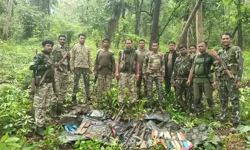 CG News : बीजापुर में नक्सली डंप का खुलासा, SLR/LMG समेत हथियार और भारी मात्रा में गोला-बारूद बरामद CG News : बीजापुर में नक्सली डंप का खुलासा, SLR/LMG समेत हथियार और भारी मात्रा में गोला-बारूद बरामद