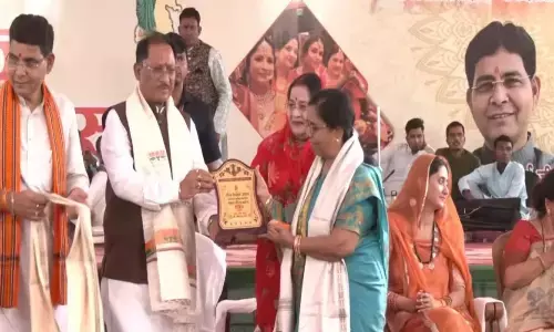 Raipur City News : तीज मिलन उत्सव में CM साय ने गिनाईं महिला सशक्तिकरण की योजनाएं, कहा- माताओं-बहनों के सम्मान के लिए सरकार प्रतिबद्ध