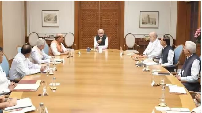 PM Modi Cabinet Reshuffle: मोदी की दो दिवसीय चिंतन बैठक आज से, सेवा तीर्थ में हलचल, कैबिनेट फेरबदल की चर्चा