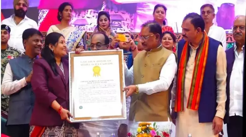 39961-raipur-seva-mahakumbh-3000-blood-donation-ayurveda-sammelan-01 Raipur Seva Mahakumbh: रायपुर में बना सेवा का बड़ा मंच, गोल्डन बुक में दर्ज हुआ रिकॉर्ड, विधायक अनुज शर्मा और कलेक्टर गौरव सिंह ने देहदान का लिया संकल्प