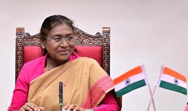 राष्ट्रपति मुर्मू ने छात्रों से कहा- देश और समाज के हित को सबसे ऊपर रखें, शिक्षा तभी सार्थक जब लोगों के काम आए, ‘धन ही सब कुछ नहीं’