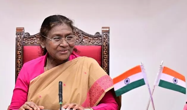 39982-president राष्ट्रपति मुर्मू ने छात्रों से कहा- देश और समाज के हित को सबसे ऊपर रखें, शिक्षा तभी सार्थक जब लोगों के काम आए, ‘धन ही सब कुछ नहीं’