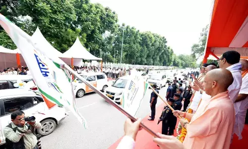 CM योगी की बड़ी सौगात, भारत टैक्सी लॉन्च, चालकों को जीरो कमीशन और 5 लाख का बीमा, किसानों को 6% ब्याज पर लोन