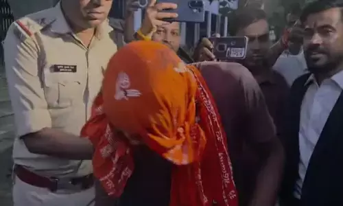 थप्पड़ नहीं, गोली मार देनी चाहिए... जमुई कोर्ट में आरोपी हरेराम यादव को वकील ने मारा थप्पड़, Video Viral