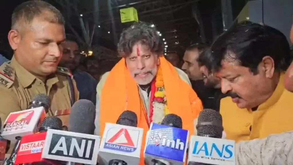 CG News : लगभग 2 महीने के बाद स्वस्थ होकर छत्तीसगढ़ पहुंचे BJP प्रदेश अध्यक्ष किरण सिंह देव, रायपुर एयरपोर्ट पर कार्यकर्ताओं ने किया भव्य स्वागत