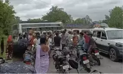Raigarh Bus Accident: यात्री बस और ट्रक की टक्कर, कई यात्री घायल, अस्पताल में भर्ती