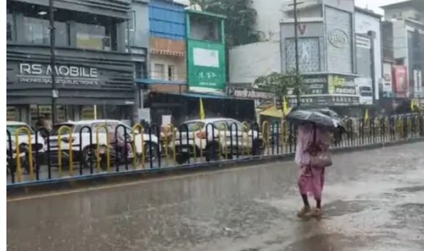 Chhattisgarh Weather Update: ओडिशा में भारी बारिश से कई पुल बहे, बस्तर में स्कूलों में छुट्टी, जगदलपुर से हैदराबाद फ्लाइट कैंसिल, जानें मौसम का हाल