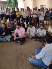 Mahanadi Bhawan staff protest: महानदी भवन के स्टाफ का धरना, बस अग्निकांड के बाद कर्मचारियों में गुस्सा