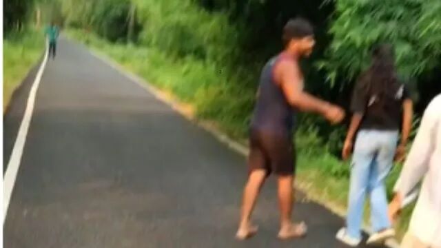 जमुई के बाद समस्तीपुर में युवती से बदसलूकी! सड़क किनारे घेरकर अभद्रता, VIDEO वायरल