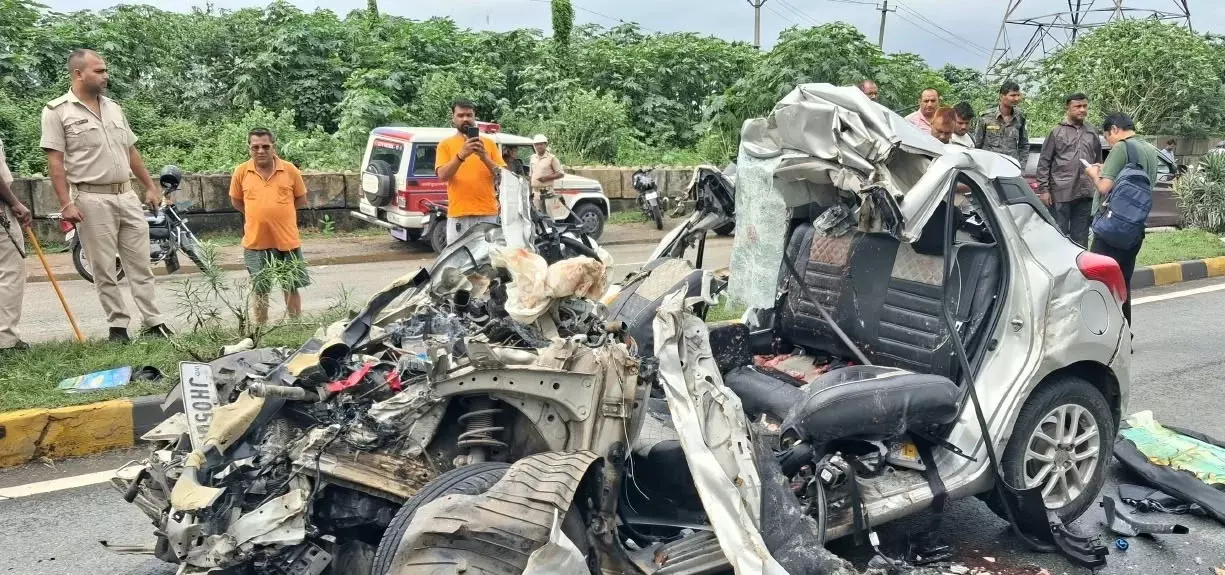 40071-untitled Jamshedpur Accident : मरीन ड्राइव पर भीषण हादसा, मंत्री दीपिका पांडेय सिंह की बेटी समेत 4 की मौत