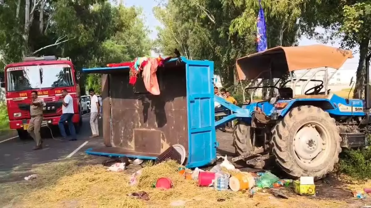 40091-kurukshetra-accident BIG Accident : कुरुक्षेत्र में श्रद्धालुओं से भरी ट्रैक्टर-ट्रॉली पलटी, 6 की मौत, 20 लोग घायल; गोगामेड़ी दर्शन के लिए जा रहे थे सभी