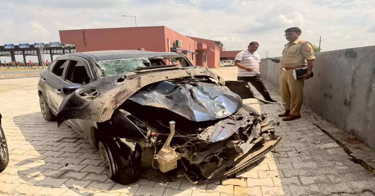 40109-image-2026-09-24t131930106 UP Accident : गंगा एक्सप्रेसवे पर भीषण टक्कर, पिता-पुत्र की मौत; 3 लोग गंभीर घायल