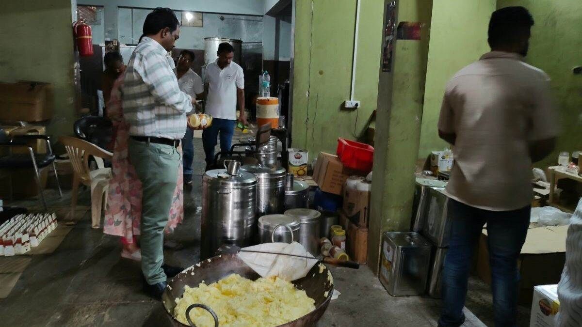 MP News : विदिशा में संदिग्ध घी बनाने वाली फैक्ट्री पर छापा, 300 किलो से ज्यादा घी और रंग बरामद