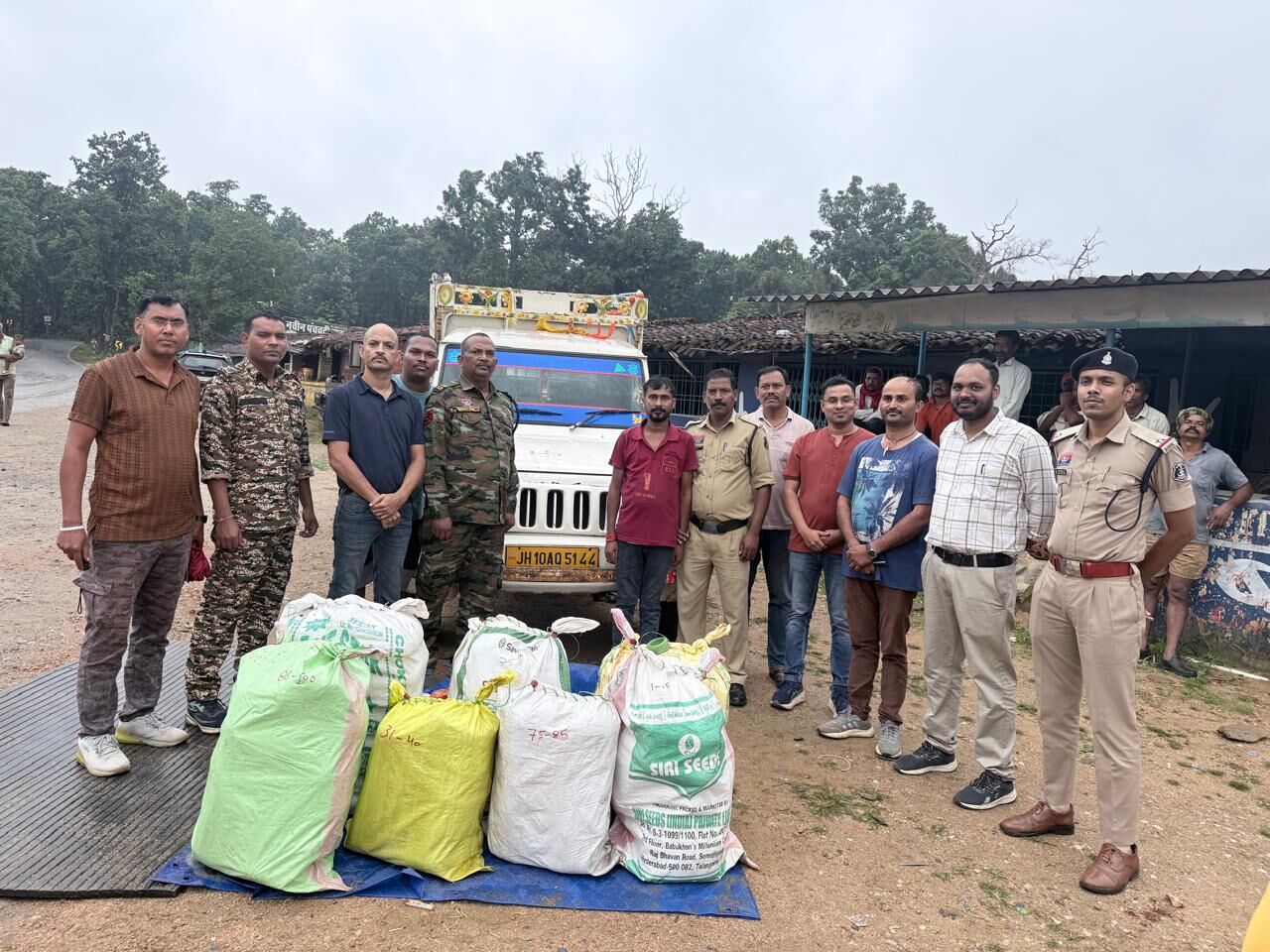 CG Crime : पिकअप के गुप्त चेंबर में छिपाकर ले जा रहे थे 50 लाख का गांजा,  तस्कर गिरफ्तार
