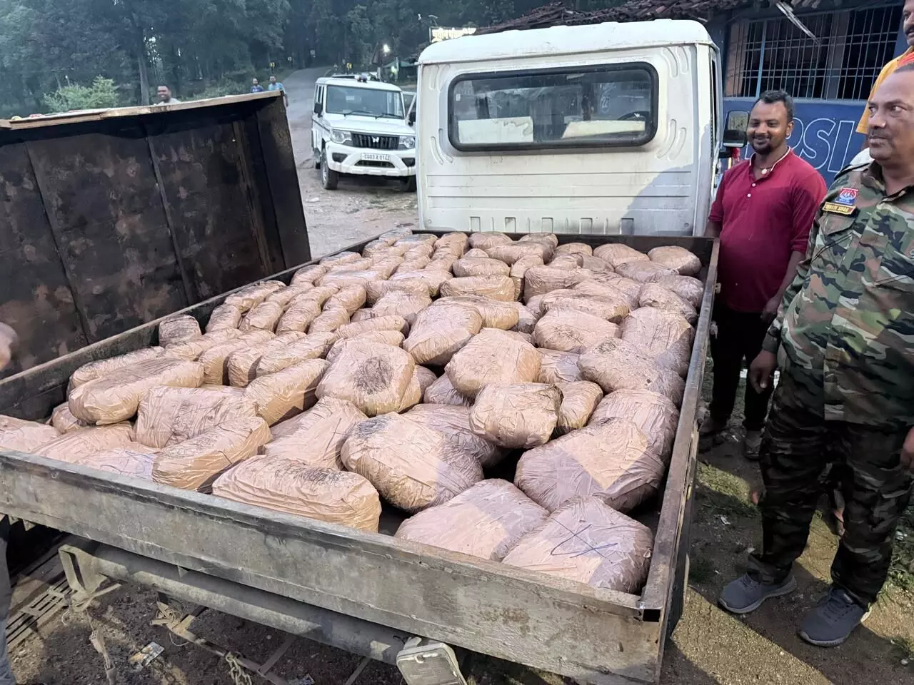 40129-421d4099-86ac-44e0-a063-7efbf7f4475c CG Crime : पिकअप के गुप्त चेंबर में छिपाकर ले जा रहे थे 50 लाख का गांजा, तस्कर गिरफ्तार