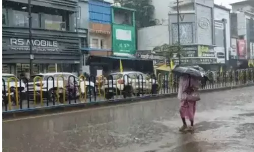 Chhattisgarh Weather Update: ओडिशा में भारी बारिश से कई पुल बहे, बस्तर में स्कूलों में छुट्टी, जगदलपुर से हैदराबाद फ्लाइट कैंसिल, जानें मौसम का हाल
