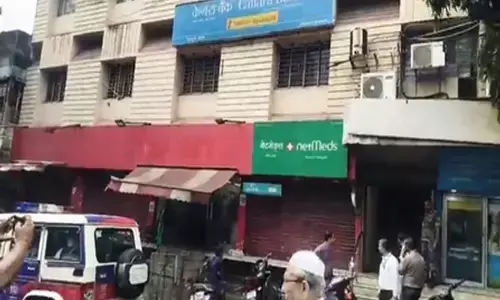 Jharkhand Crime : केनरा बैंक में दिनदहाड़े डकैती, नकदी और गिरवी रखा सोना लेकर फरार हुए अपराधी