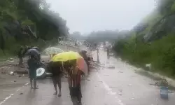 CG Accident : बारिश के बीच भीषण सड़क हादसा, धान से भरे ट्रक ने पिकअप को मारी टक्कर, 5 की मौत