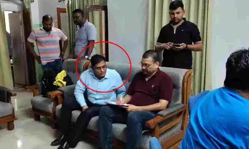 MP News : 2 लाख की रिश्वत लेते CMO गिरफ्तार, बिल पास कराने के लिए मांगी थी 4 लाख की घूस