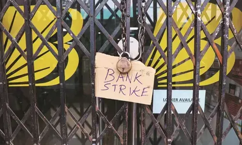 Bank Strike: बैंक कर्मचारियों की 3 दिन की हड़ताल: पहले निपटा लें जरूरी काम, जानें UPI और ATM पर क्या असर Bank Strike: बैंक कर्मचारियों की 3 दिन की हड़ताल: पहले निपटा लें जरूरी काम, जानें UPI और ATM पर क्या असर