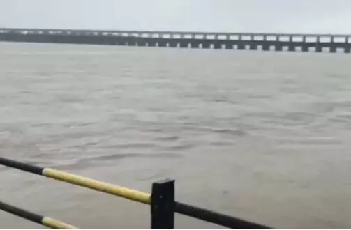 40307-balodabazar-flood-mahanadi Balodabazar Mahanadi Flood: बलौदा बाजार में महानदी के किनारे बाढ़ के हालात, SDRF की नावों से 120 लोगों को किया गया रेस्क्यू
