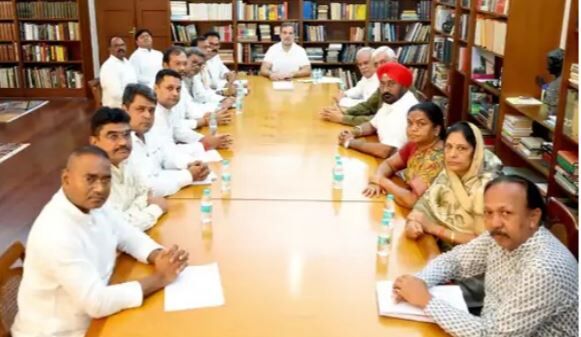 Rahul Gandhi Jhiram Ghati Case: झीरम मामले पर राहुल गांधी से मिले छत्तीसगढ़ कांग्रेस के नेता नेता प्रतिपक्ष ने मांगी हमले से पहले की सुरक्षा जानकारी