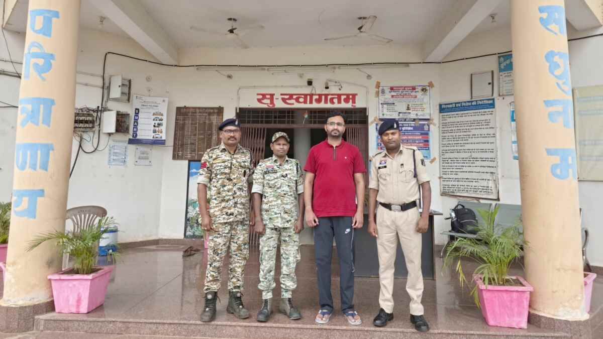 CG Crime : नाबालिग छात्रा से छेड़छाड़ का आरोपी कंप्यूटर शिक्षक राजस्थान से गिरफ्तार, SIT ने दबोचा