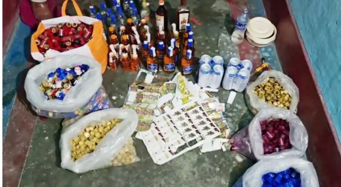 Ambikapur fake liquor: एक और शराब घोटाला, घर में बन रही थी ब्रांडेड शराब, इस कंपनी के लगाए जा रहे थे रैपर