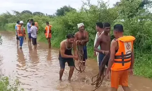 Balodabazar Mahanadi Flood: बलौदा बाजार में महानदी के किनारे बाढ़ के हालात, SDRF की नावों से 120 लोगों को किया गया रेस्क्यू