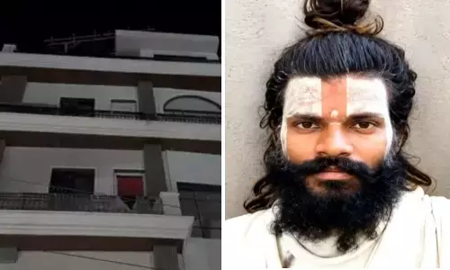 वृंदावन आश्रम में साधक की मौत: चौथी मंजिल से कूदा, कमरे से खून लगा ग्राइंडर मिला; CCTV और मोबाइल खंगाल रही पुलिस