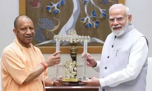 CM योगी ने PM मोदी से की मुलाकात, UP की सियासी तैयारियों और चुनावी समीकरणों पर हुई मंथन