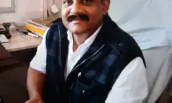 CG Breaking : CMHO डॉ. रामचंद्र ठाकुर निलंबित, समय-सीमा में जवाब नहीं देने पर हुई कार्रवाई CG Breaking : CMHO डॉ. रामचंद्र ठाकुर निलंबित, समय-सीमा में जवाब नहीं देने पर हुई कार्रवाई
