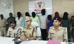 Jharkhand Crime : अंधेकत्ल की गुत्थी सुलझी, 10 लाख में सुपारी देकर पत्नी ने रची पति की हत्या की साजिश, 7 गिरफ्तार