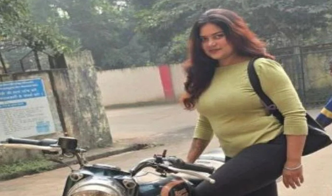 MP News : सोशल मीडिया इन्फ्लुएंसर निधि तिवारी ने लगाई फांसी, फोन पर बातचीत के दौरान दी वारदात को अंजाम
