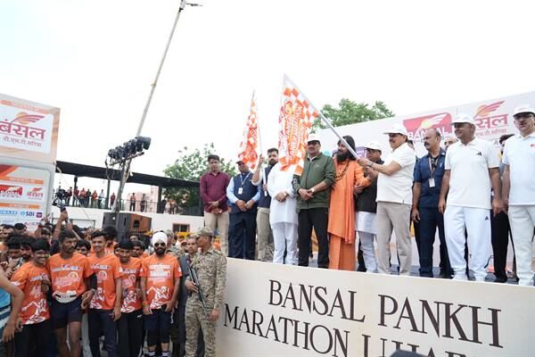 CM मोहन यादव ने पंख मैराथन को झंडी दिखाकर किया शुभारंभ, बोले- हमारा शरीर एक लघु ब्रह्मांड, स्वस्थ रखना हमारी जिम्मेदारी