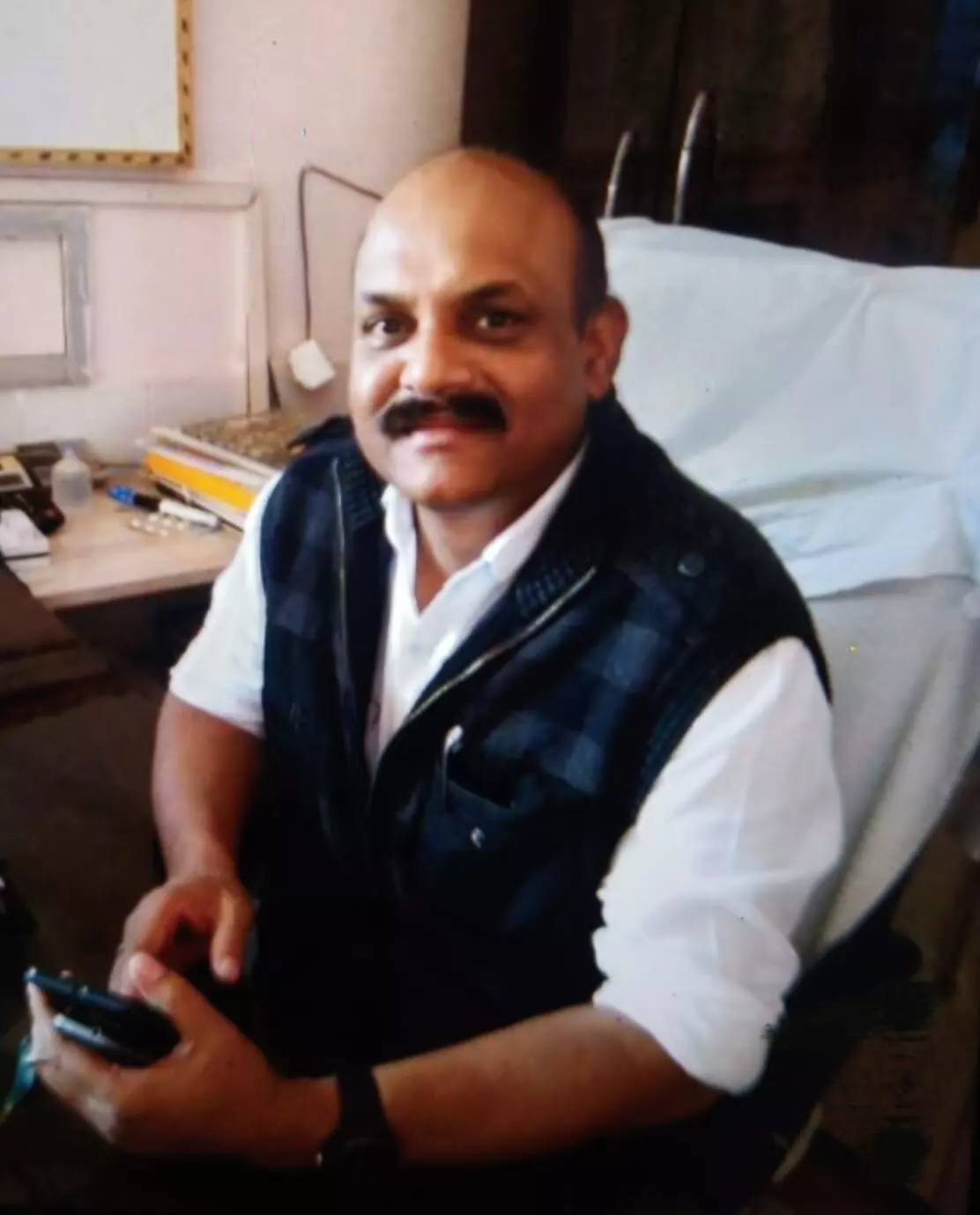 CG Breaking : CMHO डॉ. रामचंद्र ठाकुर निलंबित, समय-सीमा में जवाब नहीं देने पर हुई कार्रवाई CG Breaking : CMHO डॉ. रामचंद्र ठाकुर निलंबित, समय-सीमा में जवाब नहीं देने पर हुई कार्रवाई