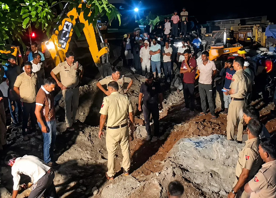 Borewell Rescue : सीही गांव में खुले बोरवेल में गिरी बच्ची, पुलिस-दमकल की टीमें रेस्क्यू में जुटीं