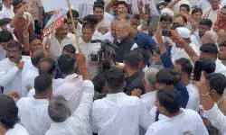 ‘वोट चोरी’ के मुद्दे पर जयपुर में कांग्रेस का प्रदर्शन, गहलोत-डोटासरा समेत कई नेता हिरासत में, पुलिस और प्रदर्शनकारियों के बीच झड़प