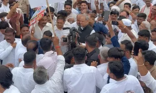 ‘वोट चोरी’ के मुद्दे पर जयपुर में कांग्रेस का प्रदर्शन, गहलोत-डोटासरा समेत कई नेता हिरासत में, पुलिस और प्रदर्शनकारियों के बीच झड़प