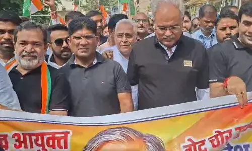 CG News : SIR के विरोध में कांग्रेस का प्रदर्शन, भूपेश बघेल समेत कार्यकर्ताओं ने किया कलेक्ट्रेट मार्च