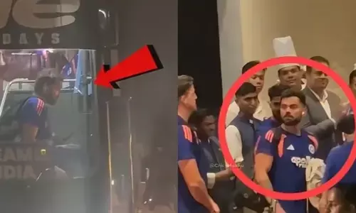 बस से उतरते समय फिसले रोहित शर्मा, लुढ़क-कर दरवाजे पर बैठे, विराट का रिएक्शन वायरल