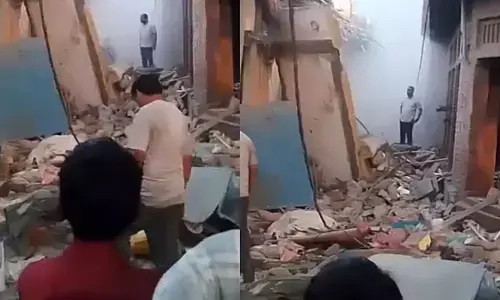 Fatehpur House Collapse: सिलेंडर ब्लास्ट के बाद दो मंजिला मकान गिरा, 10 से ज्यादा लोगों के दबे होने की आशंका, रेस्क्यू जारी