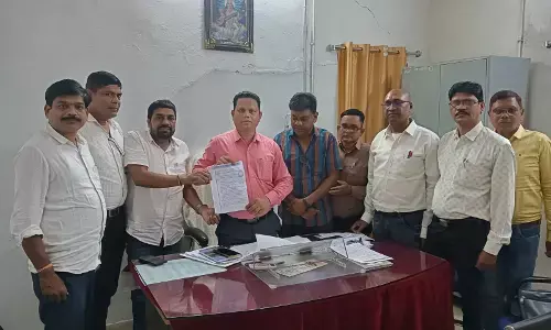 लंबित पेंशन प्रकरण और सीजीपीएफ पासबुक संधारण को लेकर एसोसिएशन मिला BEO बागबाहरा से लंबित पेंशन प्रकरण और सीजीपीएफ पासबुक संधारण को लेकर एसोसिएशन मिला BEO बागबाहरा से