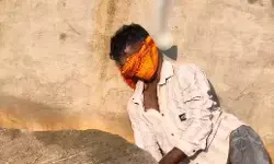 Raipur City News : पंडरी में होर्डिंग पोल से लटका मिला युवक का शव, सिर पर चोट के निशान से बढ़ा संदेह