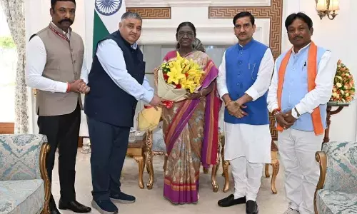 Bastar Dussehra 2026: बस्तर दशहरा के मुरिया दरबार में शामिल होंगी राष्ट्रपति द्रौपदी मुर्मु, तोखन साहू के नेतृत्व में प्रतिनिधिमंडल ने दिया न्योता