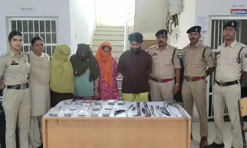 CG Crime : हिस्ट्रीशीटर के घर मिला हथियारों का जखीरा, 200 से ज्यादा म्यूल अकाउंट की डिटेल और 3 लाख कैश बरामद