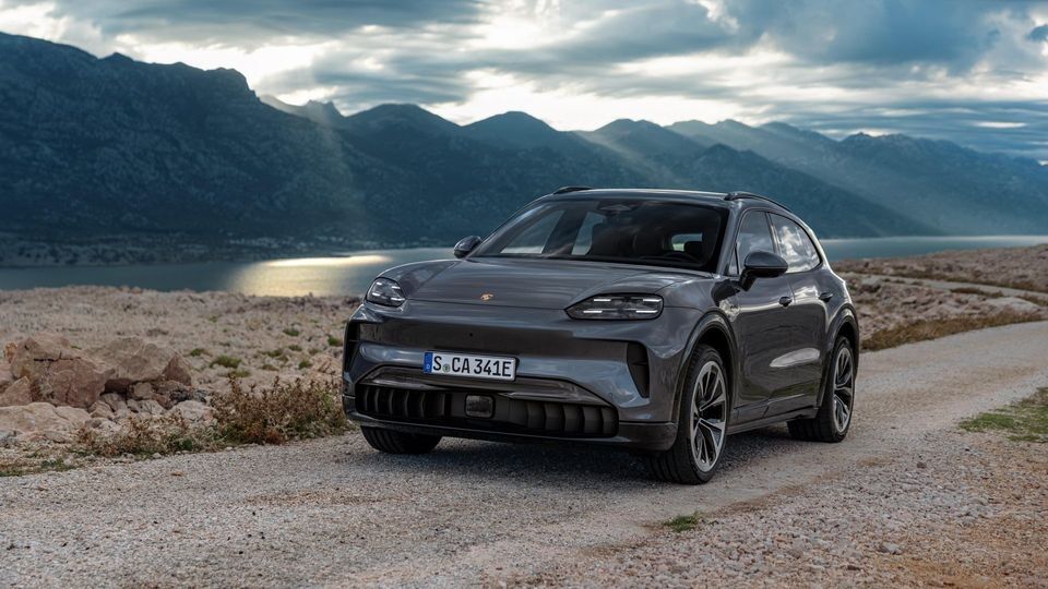 Porsche Cayenne Electric भारत में पेश: 2.5 सेकंड में 100 की रफ्तार, 642KM रेंज और कई हाईटेक फीचर्स, जानिए इसकी कीमत
