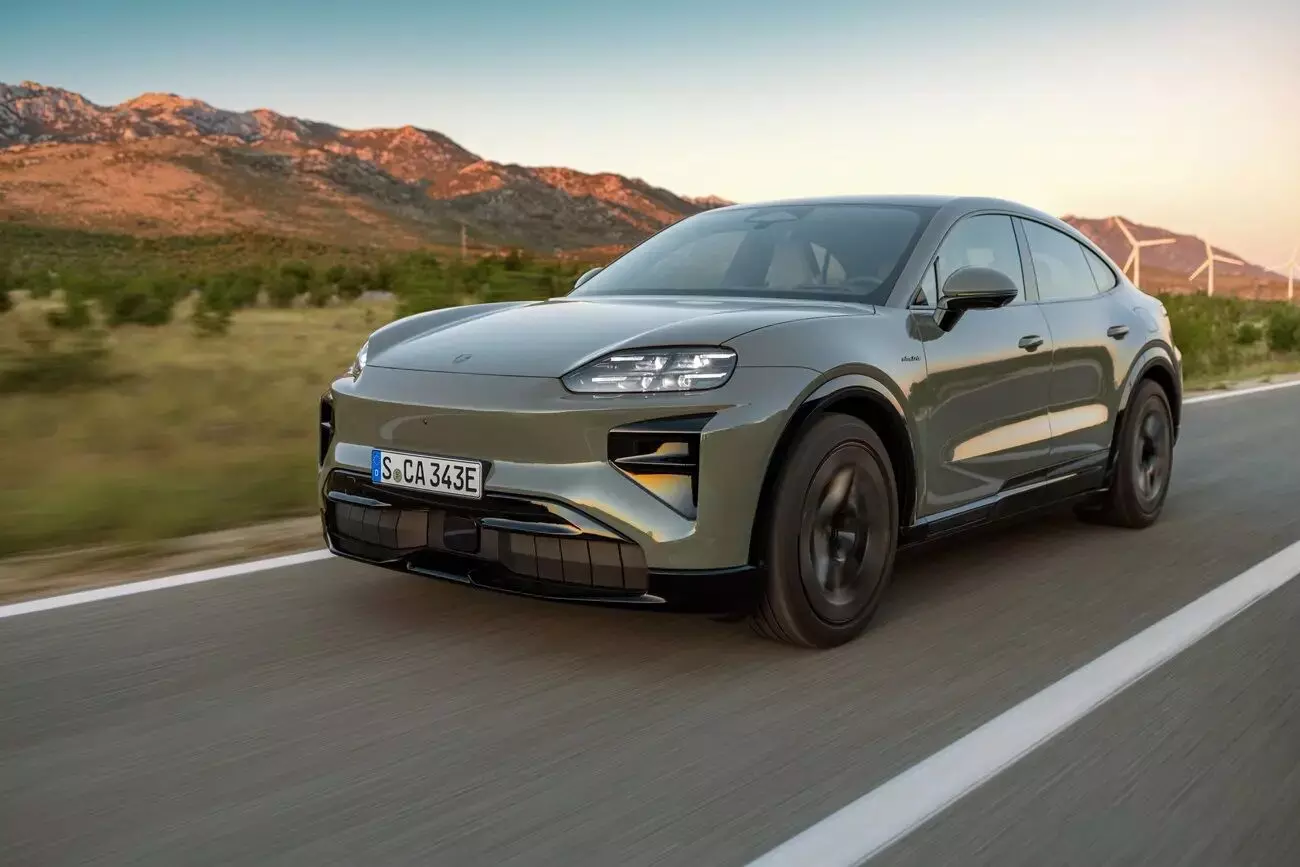 40770-porsche-cayenne-electric-0 Porsche Cayenne Electric भारत में पेश: 2.5 सेकंड में 100 की रफ्तार, 642KM रेंज और कई हाईटेक फीचर्स, जानिए इसकी कीमत