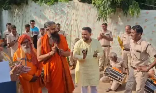 राजीव लोचन दास महाराज के निवास पर सजी रामधुनी की महफिल, 200 टीमों ने दी शानदार प्रस्तुतियां; धनगांव में भक्ति और लोककला का संगम