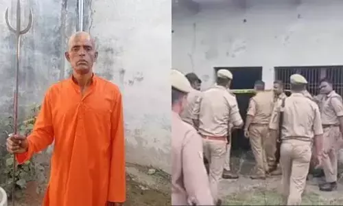 UP Crime: हनुमान मंदिर में साधु की हत्या, लूटपाट के बाद ईंट से सिर पर वार, चारपाई पर मिला शव
